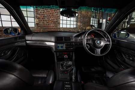 2000-BMW-M5-e39_13