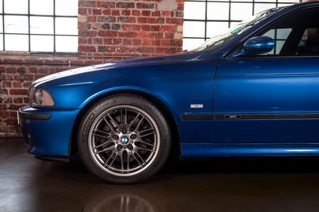 2000-BMW-M5-e39_18