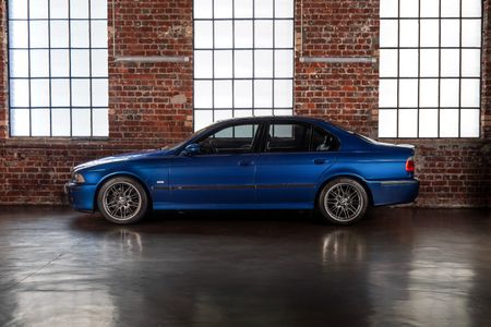 2000-BMW-M5-e39_1