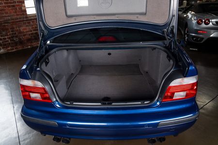 2000-BMW-M5-e39_19