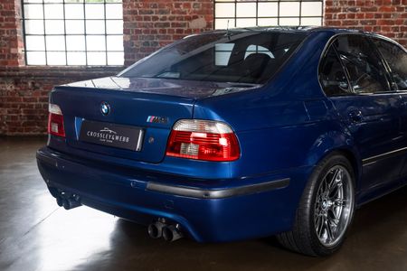 2000-BMW-M5-e39_3