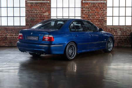 2000-BMW-M5-e39_4