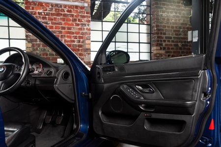2000-BMW-M5-e39_7
