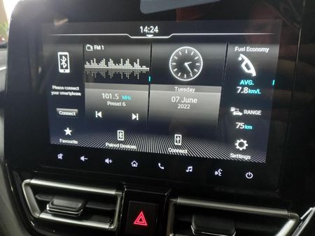 2025-Suzuki-Baleno-15-GLX_11