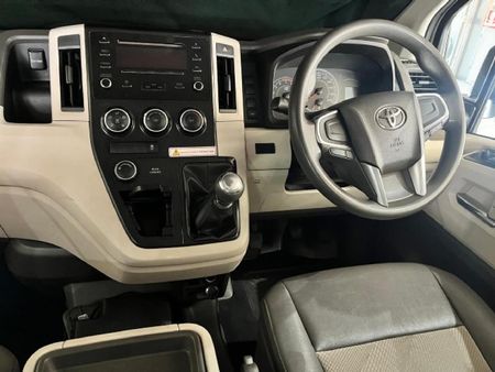 2020-Toyota-Quantum-28-GL-11-seat_6