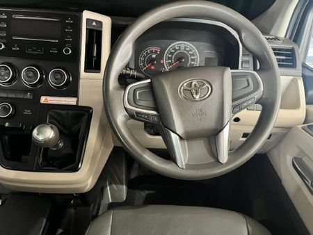 2020-Toyota-Quantum-28-GL-11-seat_7