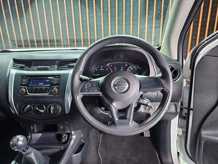 2022-Nissan-Navara-25-DDTi-SE-Double-Cab_9
