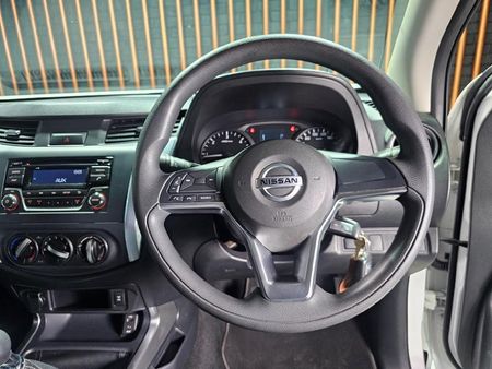 2022-Nissan-Navara-25-DDTi-SE-Double-Cab_10