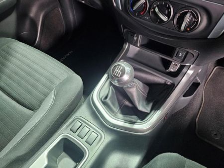 2022-Nissan-Navara-25-DDTi-SE-Double-Cab_12