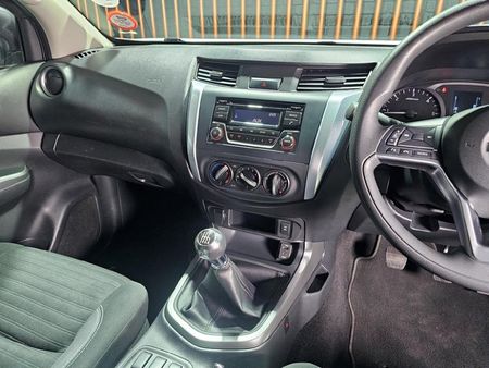 2022-Nissan-Navara-25-DDTi-SE-Double-Cab_13