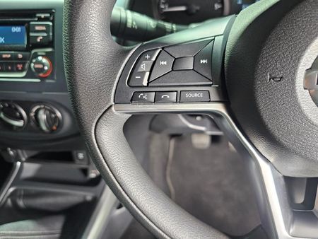 2022-Nissan-Navara-25-DDTi-SE-Double-Cab_14