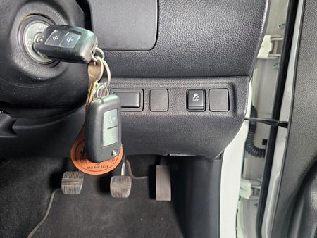 2022-Nissan-Navara-25-DDTi-SE-Double-Cab_15