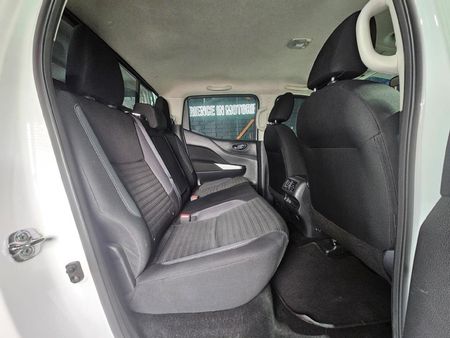 2022-Nissan-Navara-25-DDTi-SE-Double-Cab_18