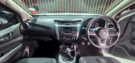 2022-Nissan-Navara-25-DDTi-SE-Double-Cab_19
