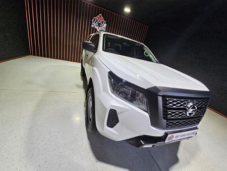2022-Nissan-Navara-25-DDTi-SE-Double-Cab_5