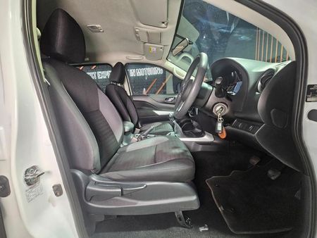 2022-Nissan-Navara-25-DDTi-SE-Double-Cab_8