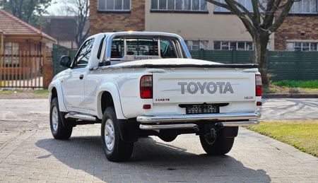 2005-Toyota-Hilux-30-KZ-TE-Legend-35_1