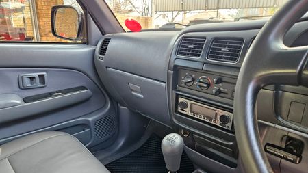 2005-Toyota-Hilux-30-KZ-TE-Legend-35_24