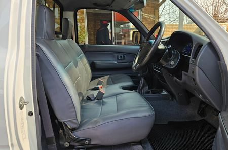 2005-Toyota-Hilux-30-KZ-TE-Legend-35_27
