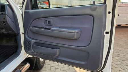 2005-Toyota-Hilux-30-KZ-TE-Legend-35_30