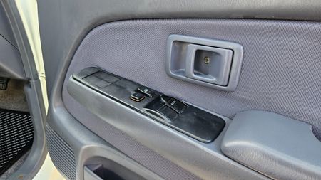2005-Toyota-Hilux-30-KZ-TE-Legend-35_31