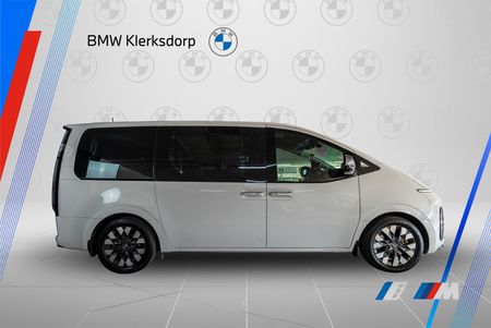 2022-Hyundai-Staria-22d-Luxury-Auto_4