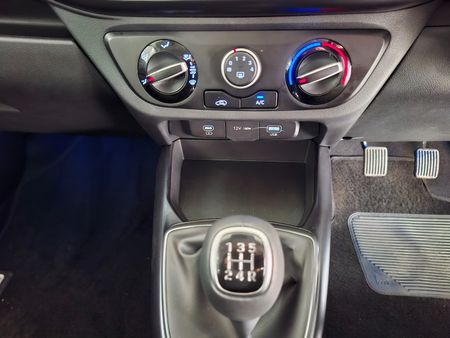 2026-Hyundai-Exter-12-Executive_14