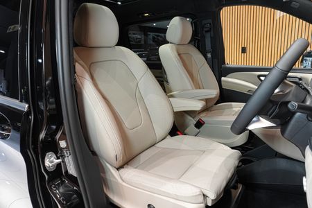 2025-Mercedes-Benz-V-Class-V300d-Exclusive_10