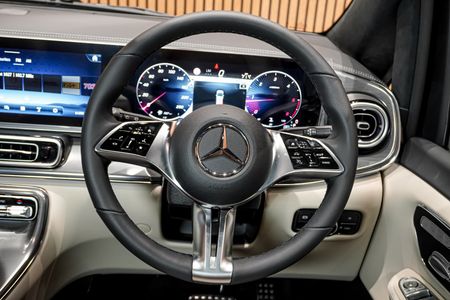 2025-Mercedes-Benz-V-Class-V300d-Exclusive_11