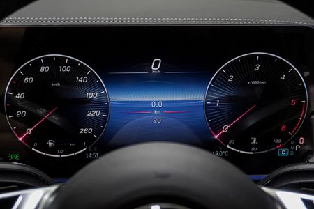 2025-Mercedes-Benz-V-Class-V300d-Exclusive_12