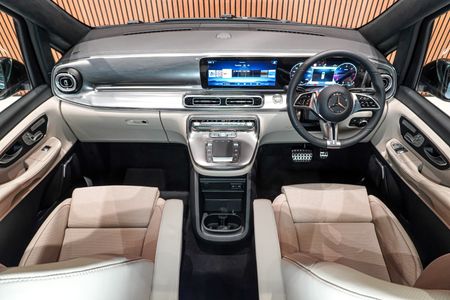 2025-Mercedes-Benz-V-Class-V300d-Exclusive_13