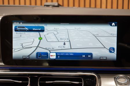 2025-Mercedes-Benz-V-Class-V300d-Exclusive_20