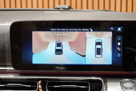 2025-Mercedes-Benz-V-Class-V300d-Exclusive_21