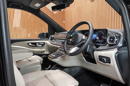 2025-Mercedes-Benz-V-Class-V300d-Exclusive_7