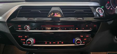 2019-BMW-5-Series-520d-M-Sport_14