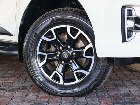 2020-Toyota-Hilux-28-GD-6-Raised-Body-Legend-50-4x4-Double-Cab_5