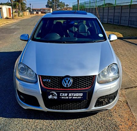 2009-Volkswagen-Golf-GTI-20T-FSI_2