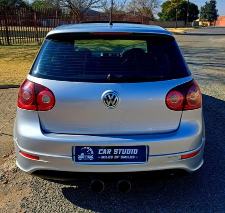 2009-Volkswagen-Golf-GTI-20T-FSI_5