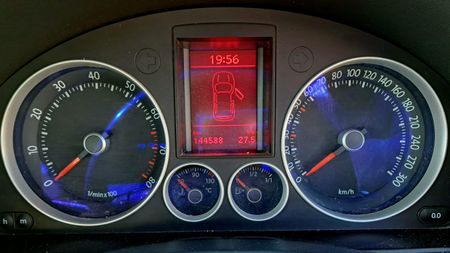 2009-Volkswagen-Golf-GTI-20T-FSI_7