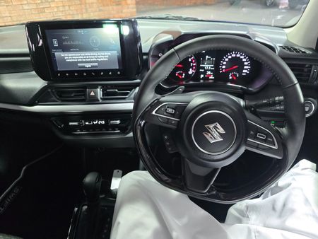 2025-Suzuki-Swift-12-GLX-Auto_7