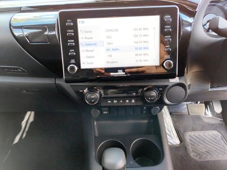 2025-Toyota-Hilux-28-GD-6-Raised-Body-Legend-Auto-Double-Cab_11