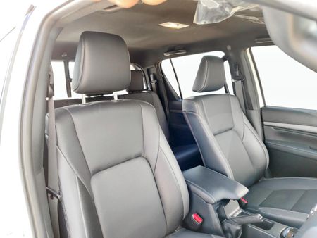 2025-Toyota-Hilux-28-GD-6-Raised-Body-Legend-Auto-Double-Cab_13