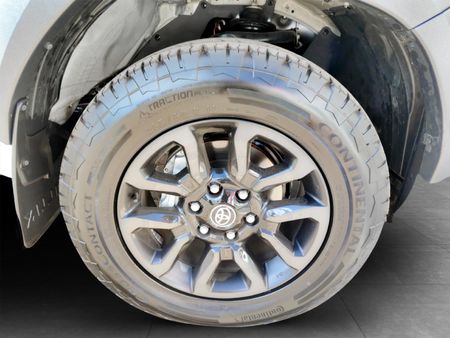 2025-Toyota-Hilux-28-GD-6-Raised-Body-Legend-Auto-Double-Cab_16