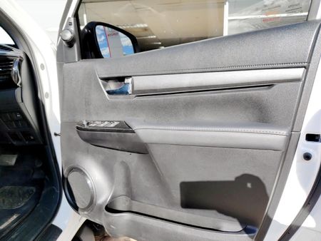2025-Toyota-Hilux-28-GD-6-Raised-Body-Legend-Auto-Double-Cab_26