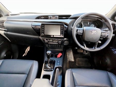 2025-Toyota-Hilux-28-GD-6-Raised-Body-Legend-Auto-Double-Cab_5