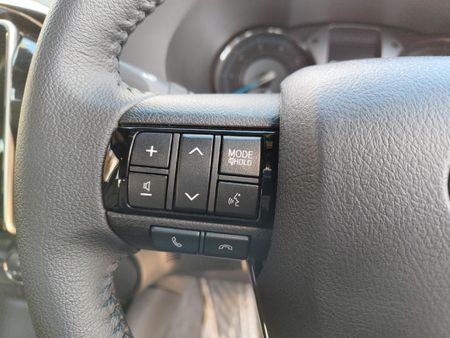 2025-Toyota-Hilux-28-GD-6-Raised-Body-Legend-Auto-Double-Cab_8
