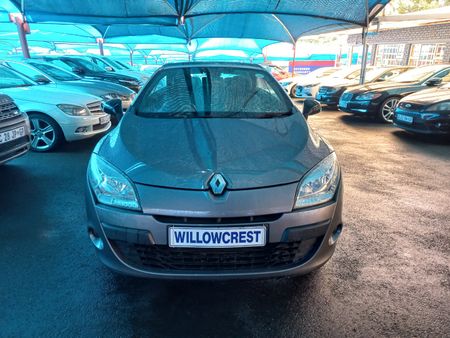 2012-Renault-Megane-III-CC-14TCe-Dynamique-Premium_5