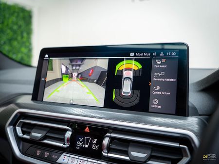 2025-BMW-X4-xDrive20d-M-Sport_15