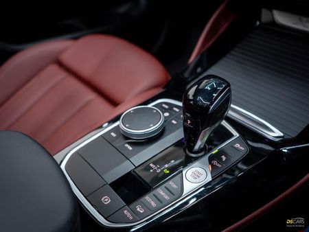 2025-BMW-X4-xDrive20d-M-Sport_17