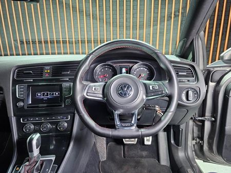 2015-Volkswagen-Golf-VII-GTI-20-TSI-Auto-Performance_9